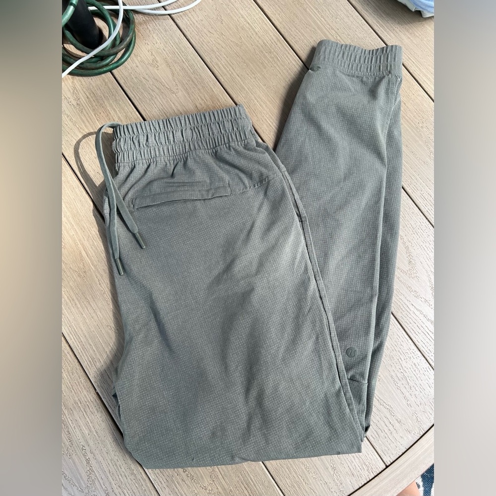 Lululemon Men’s ABC Jogger *Wovenair (Grey Sage)